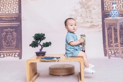 东至四个月宝宝可以坐着吗 东至四个月宝宝可以坐着吗