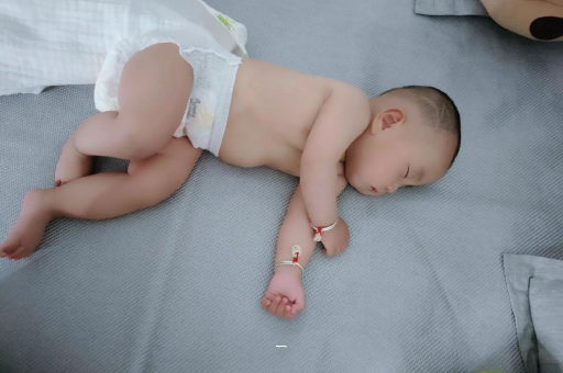 东至宝宝老打喷嚏怎么办